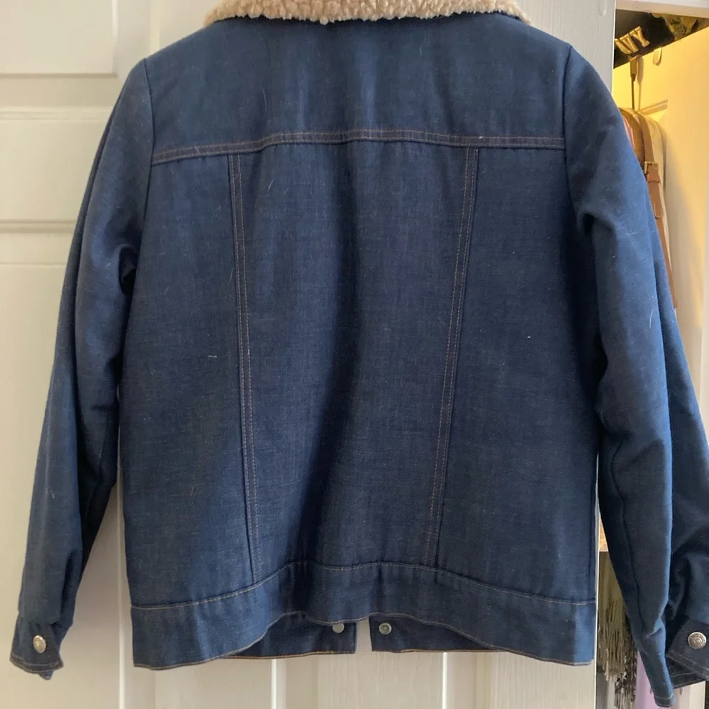 Vintage 1970’s Levi's Women’s Dark Blue Denim Jacket with Cream Sherpa Lining - Picture 2 of 2